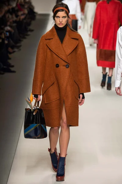 Look 12